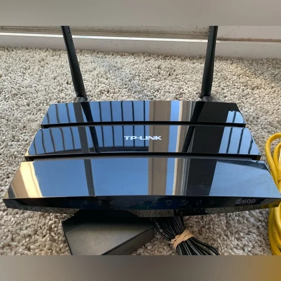 TP Link Wireless Router - Picture 2 of 4